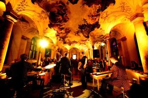 Stadtsparkasse: 4 to the bar